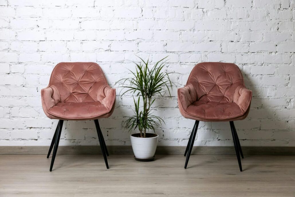 Jak dbać o krzesła tapicerowane, aby tapicerka służyła jak najdłużej?