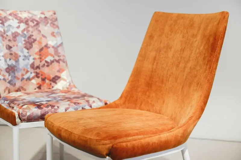 Pomarańczowe krzesło